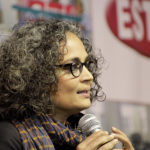 سوزانا ارونداتی روی (Arundhati Roy)، متولد ۱۹۶۱، نویسنده و فعال سیاسی هندی، رمان معروف او: خدای چیزهای کوچک (۱۹۹۷)