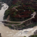 نمایی از آب جاری رودخانه سیروان