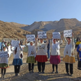 اعتراض ساکنان روستاهای برز و کمجان نطنز به فعالیت معادن حاشیه روستاهایشان، چهارشنبه ۱۰ فروردین‌ ۱۴۰۱