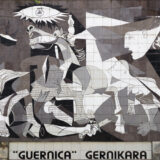 اثر مشهوری از پابلو پیکاسو با نام گوئرنیکا (Guernica)